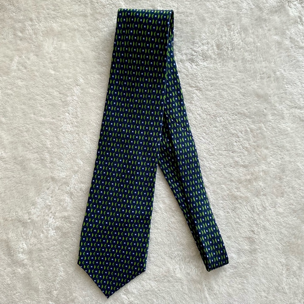 Yves Saint Laurent patterned 100% silk tie. 💙